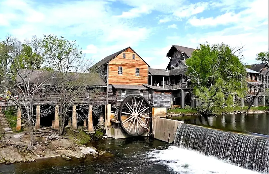 The Mighty Crabapple Manor By Stony Brook Cabins-1